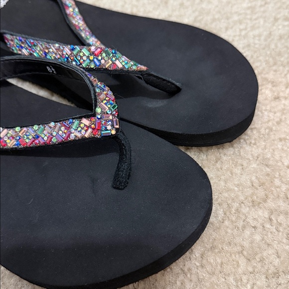 EUC. Size 8.5 Yellow Box Flip Flops - Picture 6 of 6